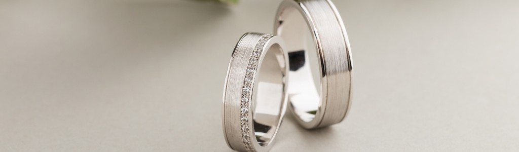 Or blanc, platine, argent : bien les différencier