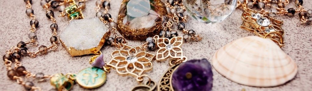 Financer un voyage grâce à ses vieux bijoux